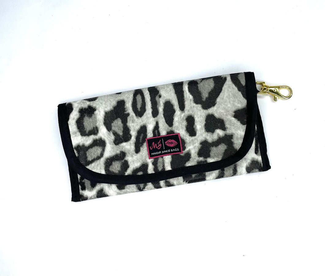 Makeup Junkie Classy Leopardess Sunglass Case