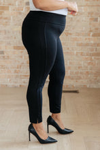 Load image into Gallery viewer, Magic Ankle Crop Skinny Pants in Black